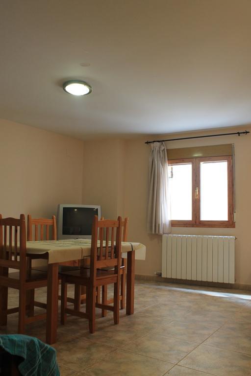 Apartamentos Turisticos Rosario Camarena de la Sierra Pokoj fotografie