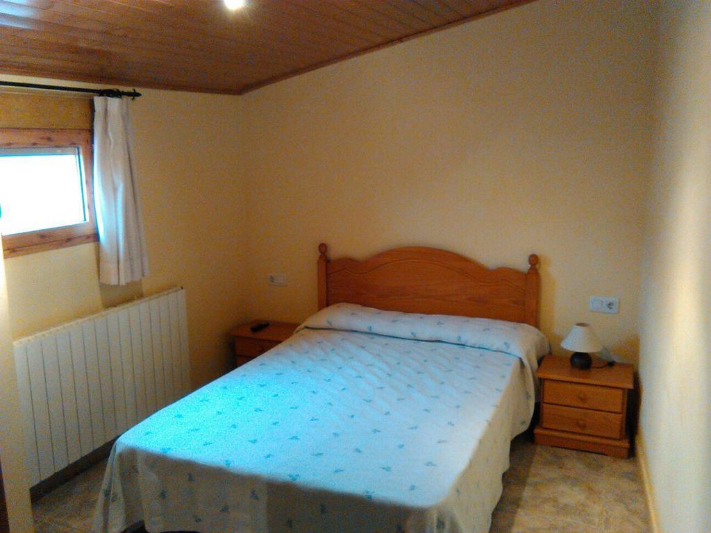 Apartamentos Turisticos Rosario Camarena de la Sierra Pokoj fotografie