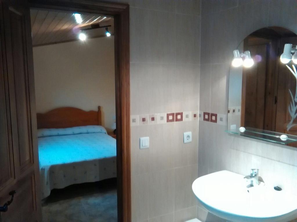 Apartamentos Turisticos Rosario Camarena de la Sierra Pokoj fotografie