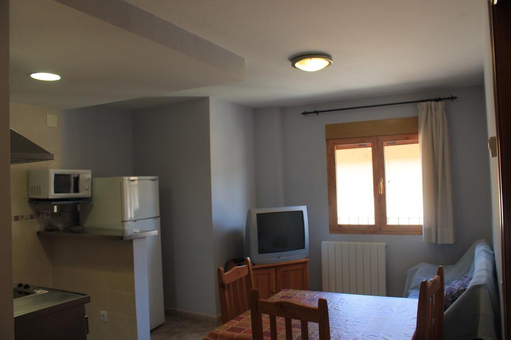 Apartamentos Turisticos Rosario Camarena de la Sierra Pokoj fotografie