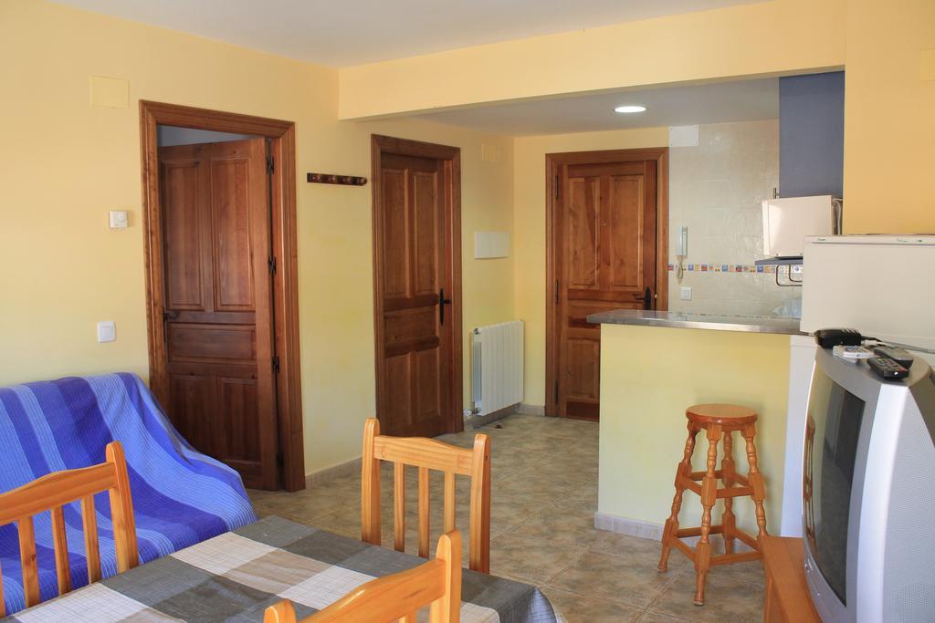 Apartamentos Turisticos Rosario Camarena de la Sierra Pokoj fotografie