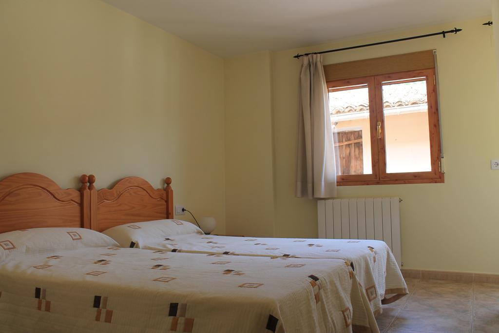 Apartamentos Turisticos Rosario Camarena de la Sierra Pokoj fotografie